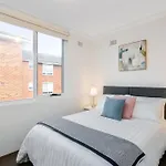 Modern 2 Bedroom Apartment In Mosman