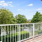 Modern 2 Bedroom Apartment In Mosman