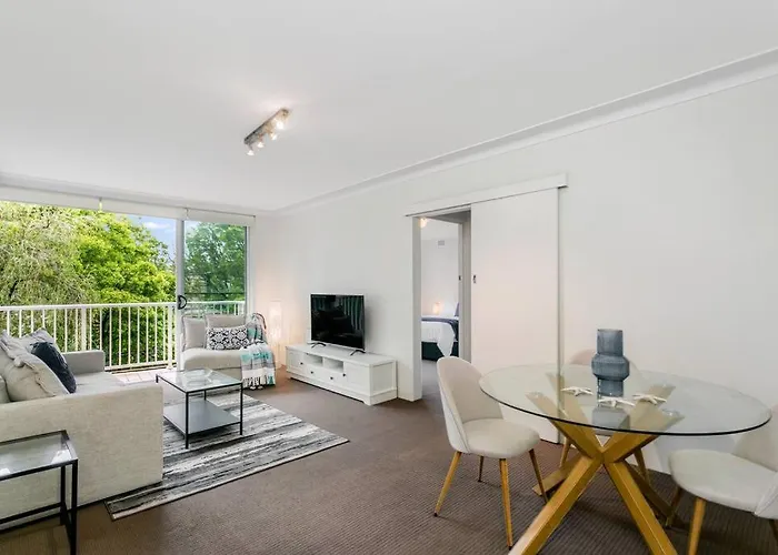 Modern 2 Bedroom Apartment In Mosman